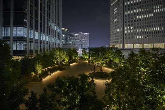 Osaka Umeda Twin Towers South / Takenaka Corporation Osaka Umeda Twin Towers South / Takenaka Corporation - Exterior Photography, Cityscape, Windows