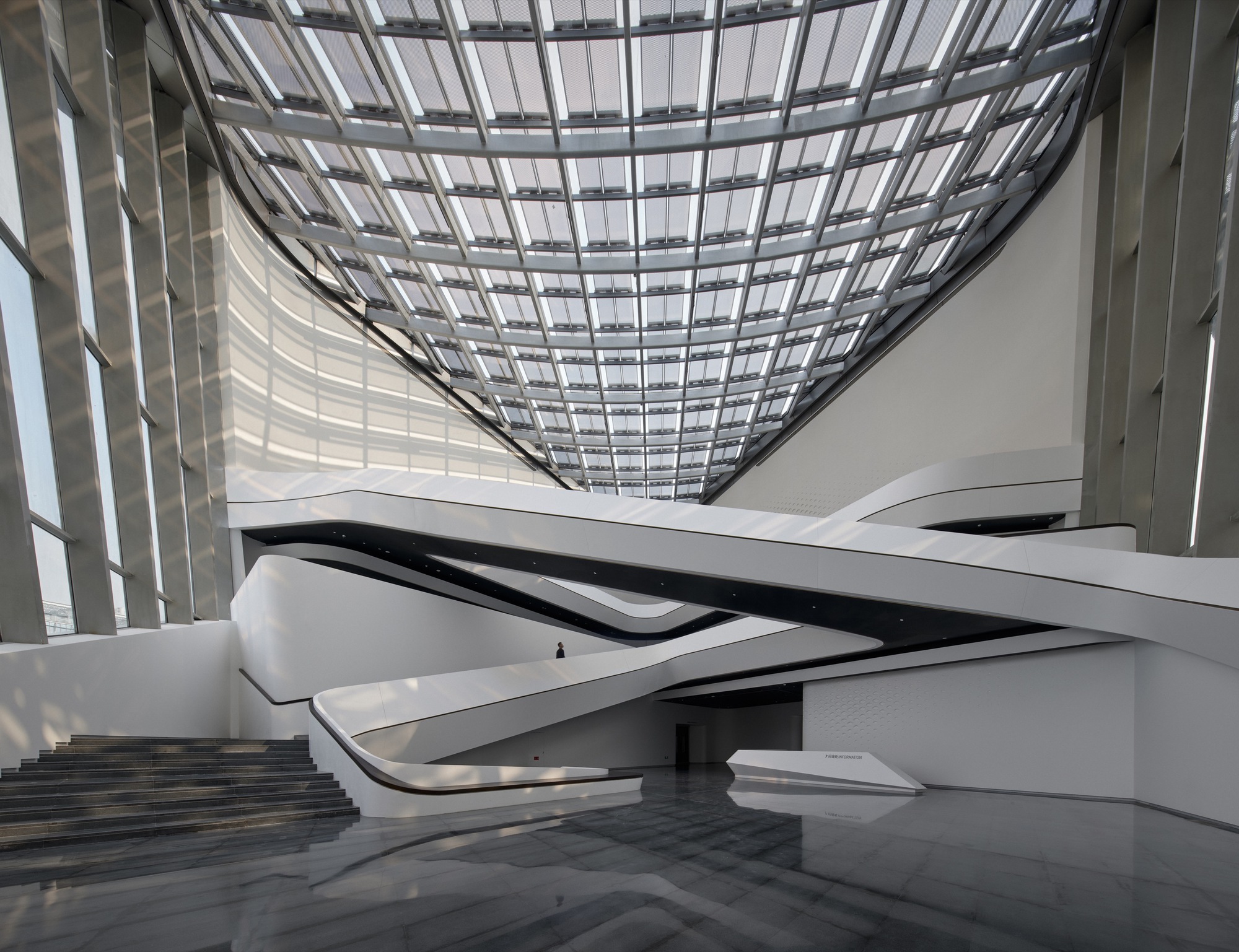 Galería de Centro Cívico de Arte Jinwan de Zhuhai / Zaha Hadid ...