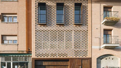 Sunscreen Facades: From Ceramic Textile Systems to Double Skin Glass