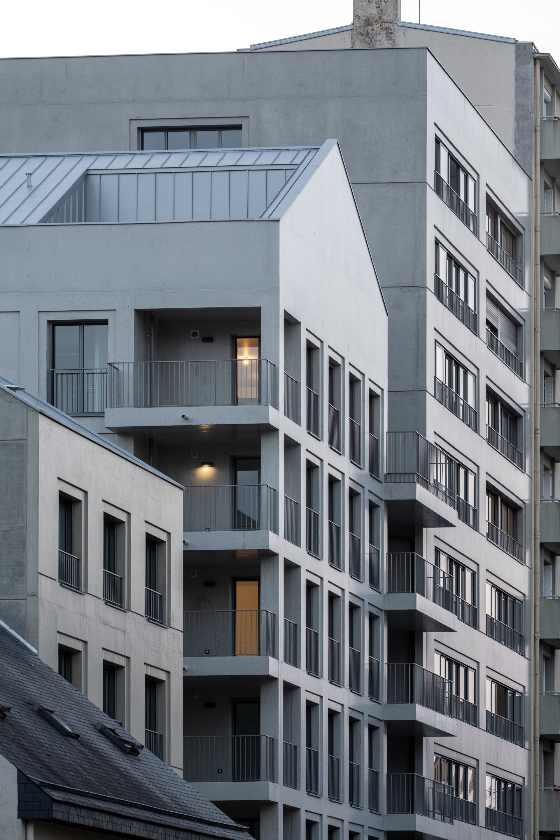 Gallery of Alma Street Housing / palast 10