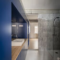 Casa Escénica  / JJ + estudio - Fotografía interior, Casas, Baño, Fachada, Puerta, Encimera, Sillas, Mesas, Duchas