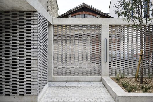 Entrance Square for Hermes Workshop / palast - Exterior Photography