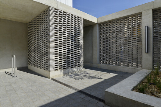 Entrance Square for Hermes Workshop / palast - Exterior Photography, Facade