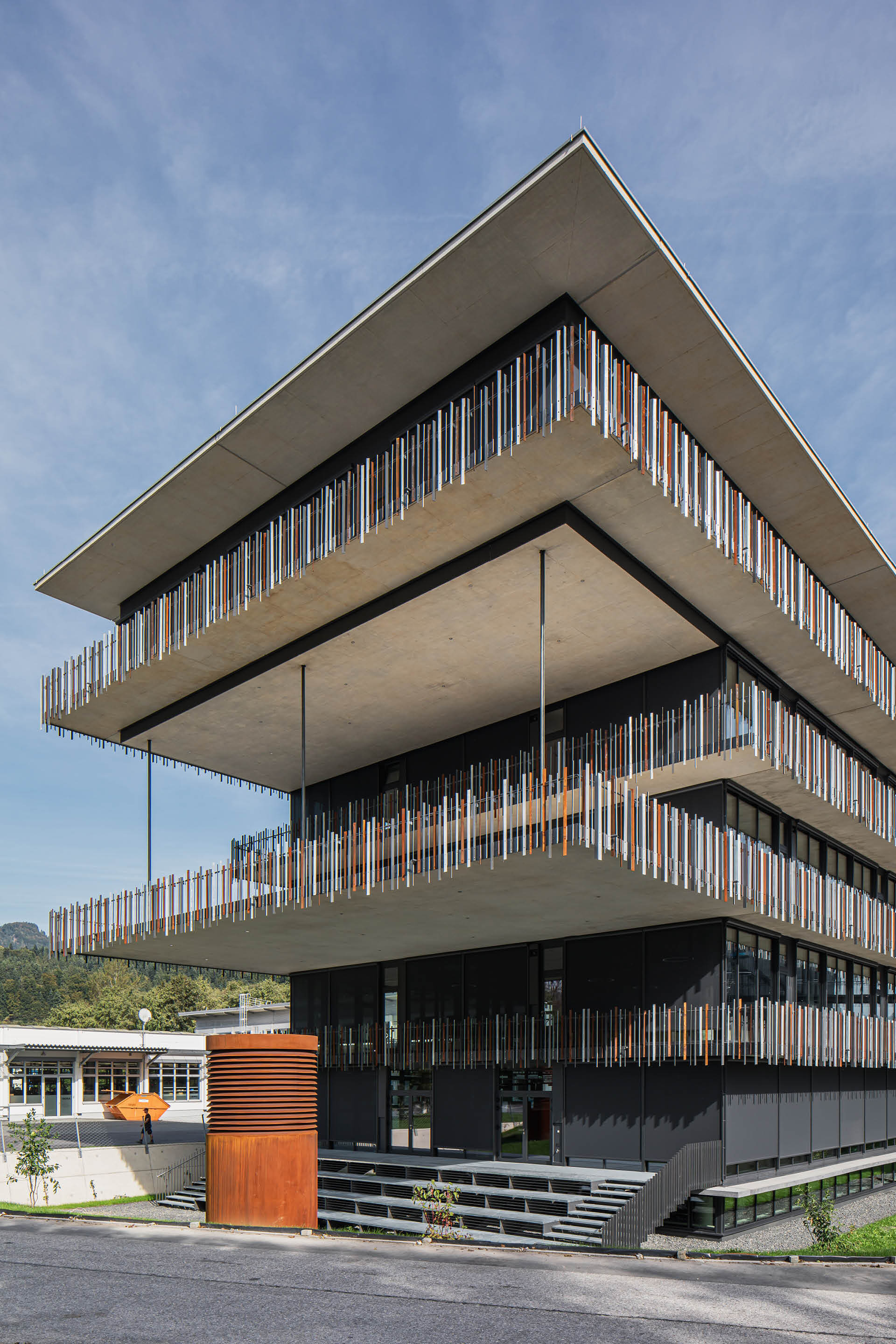 Gallery of AM INN Office Building / LORENZATELIERS - 11