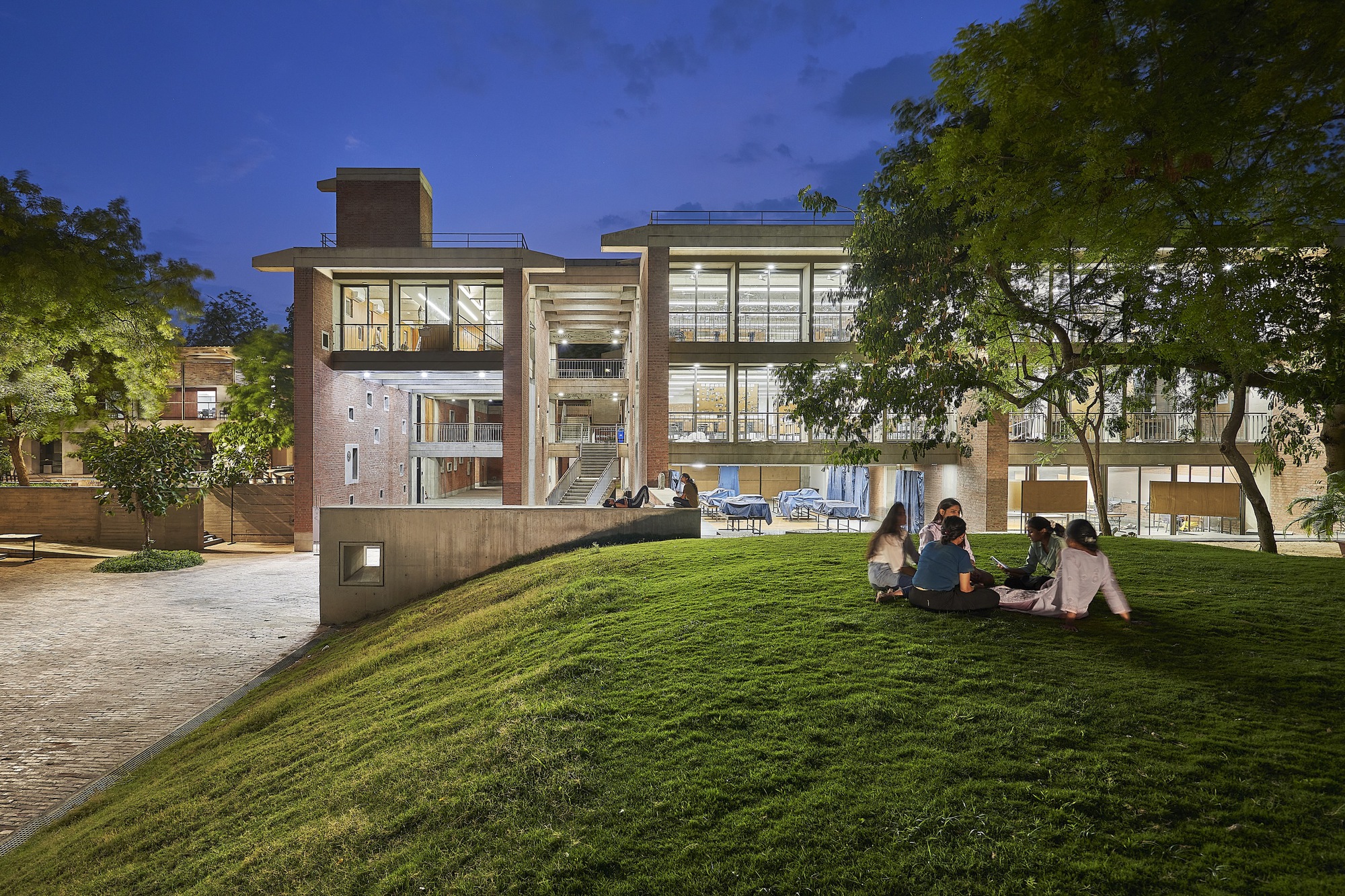 Gallery of CEPT University Foundation Hall, Lecture Hall and Kund