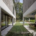 Casa Noah / Cadaval Estudio - Fotografía exterior, Casas, Jardín, Fachada, Mesas, Sillas, Bancas
