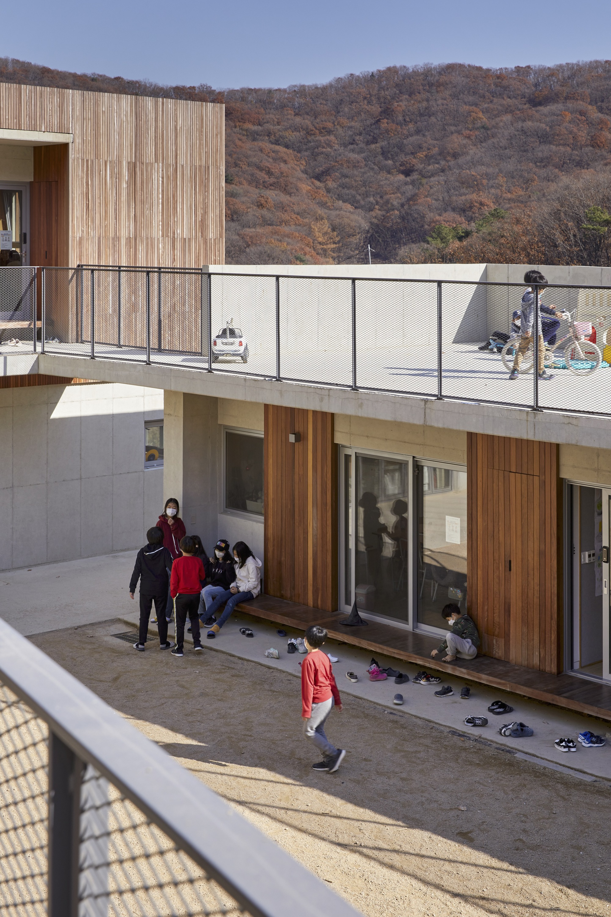 Galeria de Escola Suji Dream / Odds&ends Architects - 11