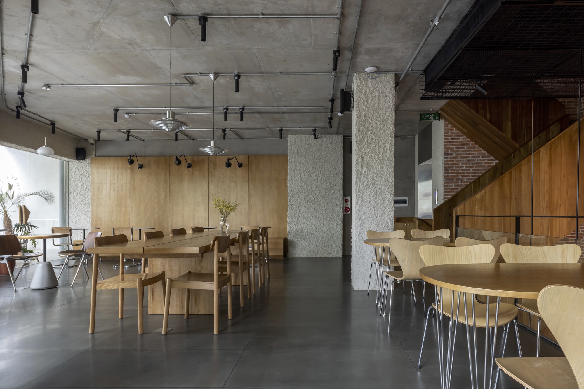 Gallery of TNV Coffee and Complex Building / Comma Studio - 16