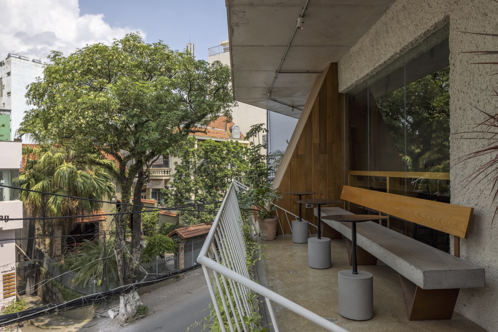 Gallery of TNV Coffee and Complex Building / Comma Studio - 22