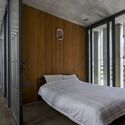Casa Tranquila em Saigon / Cong Sinh Architects - Fotografia de Interiores, Casas, Dormitório, Fachada, Porta, Cama