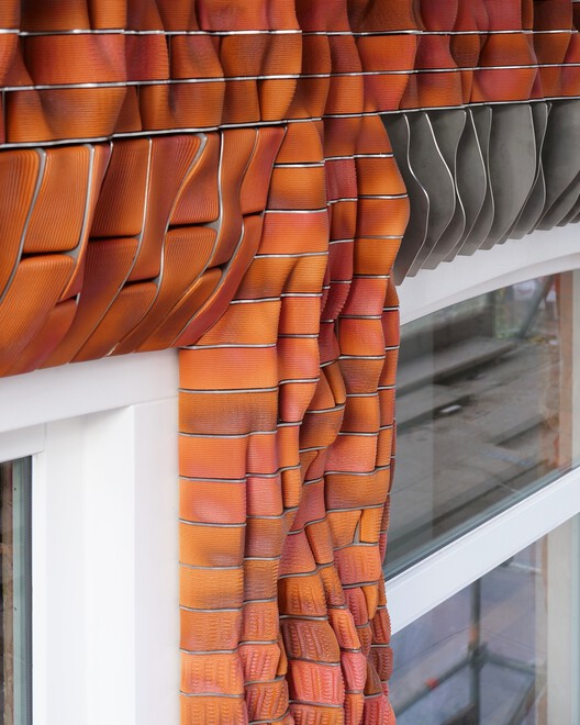 Sculpting Facades: Using New Technology to Create a More Textural and Expressive Architecture - Image 2 of 5