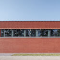 Pavilhão Desportivo para as Escolas Especiais de Salzwedel / Atelier . Schmelzer . Weber + Fitschen + Partner - Fotografia de Exterior, Tijolo, Fachada