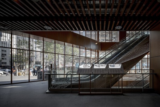 南门市场 / Bio-architecture Formosana - 室内图, 楼梯, 视窗, 钢, 梁, 扶手