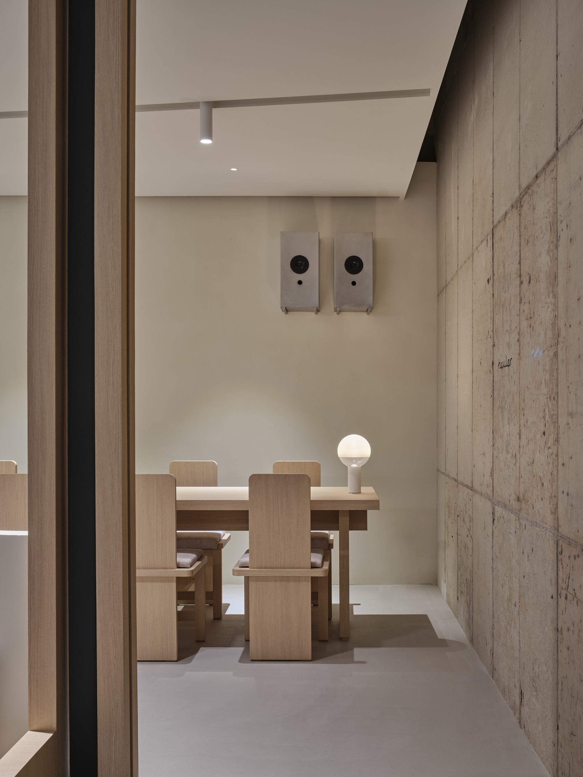 Galeria de Cafeteria heuler / KKOL Studio 12