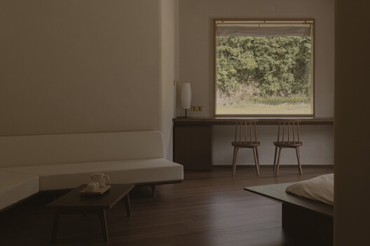 鹿柴山集 精品民宿 / 小大建筑 鹿柴山集 精品民宿 / 小大建筑 - 室内图, 桌子, 视窗