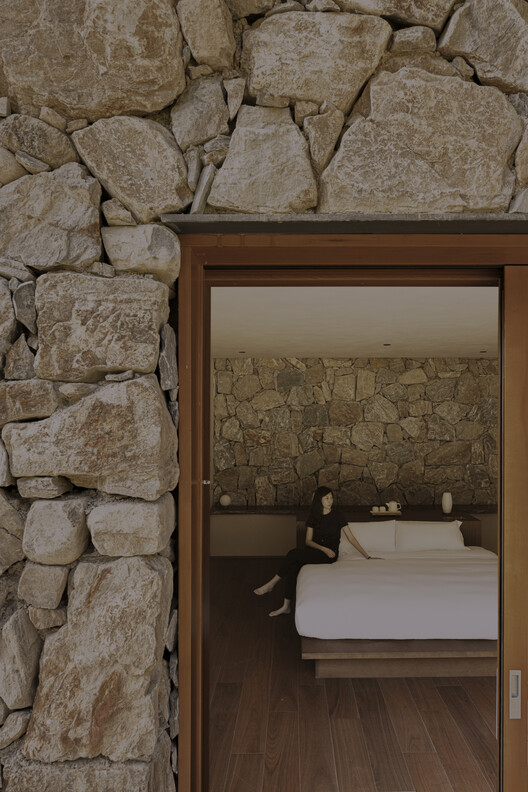 鹿柴山集 精品民宿 / 小大建筑 鹿柴山集 精品民宿 / 小大建筑 - 室内图, 视窗, 门, 桌子, 椅子