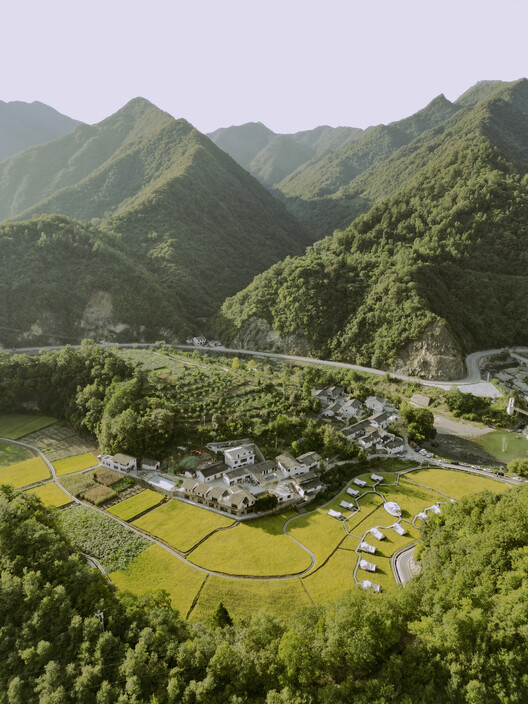 鹿柴山集 精品民宿 / 小大建筑 鹿柴山集 精品民宿 / 小大建筑 - 建筑图, 森林, 花园