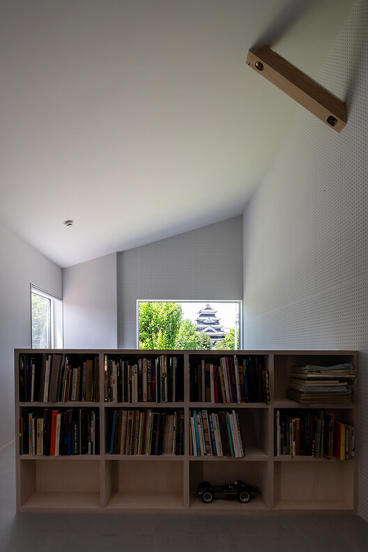 Matsumoto Sannomaru Square / Atelier and I Tatsuo IWAOKA Laboratory + MORIIS Atelier + Ouvi - Interior Photography, Closet, Shelving, Windows