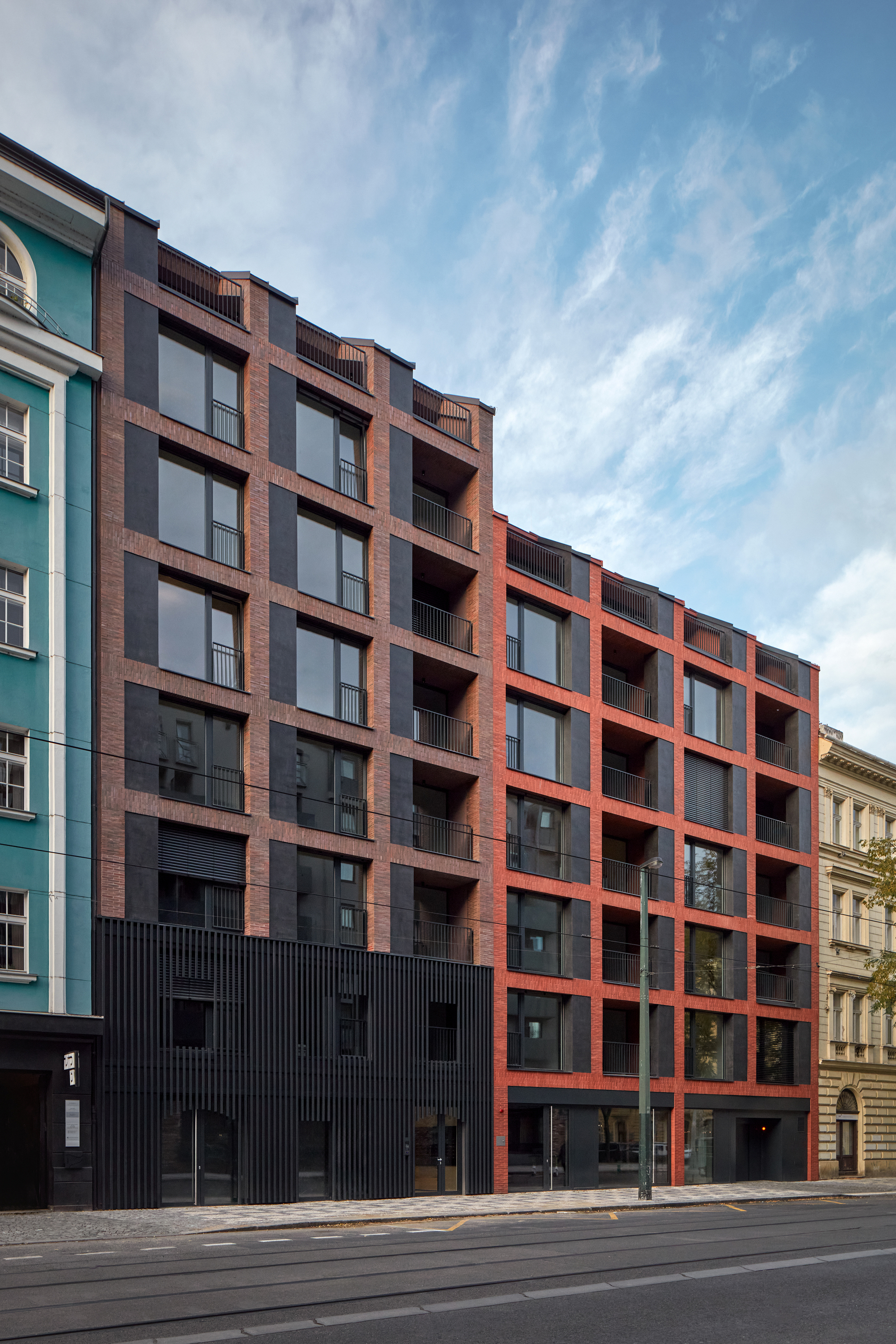 Gallery of Iconik Apartments / Edit! architects - 12