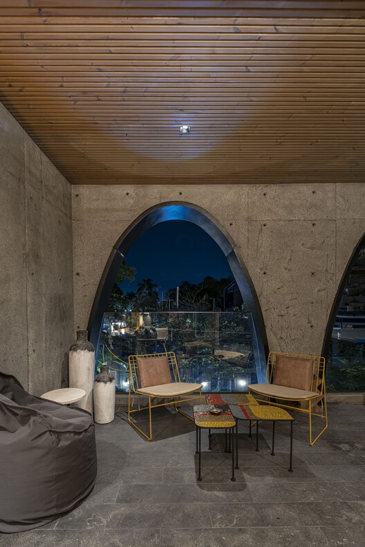 Gotham House / Plan:b arquitectos - Interior Photography, Table, Chair, Beam