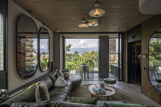 Gotham House / Plan:b arquitectos - Interior Photography, Living Room, Windows, Lighting, Chair