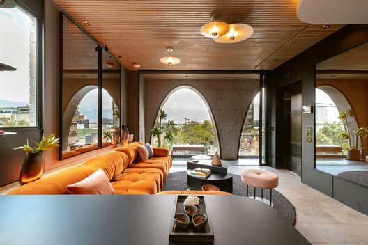 Gotham House / Plan:b arquitectos - Interior Photography, Living Room, Table, Sofa, Chair