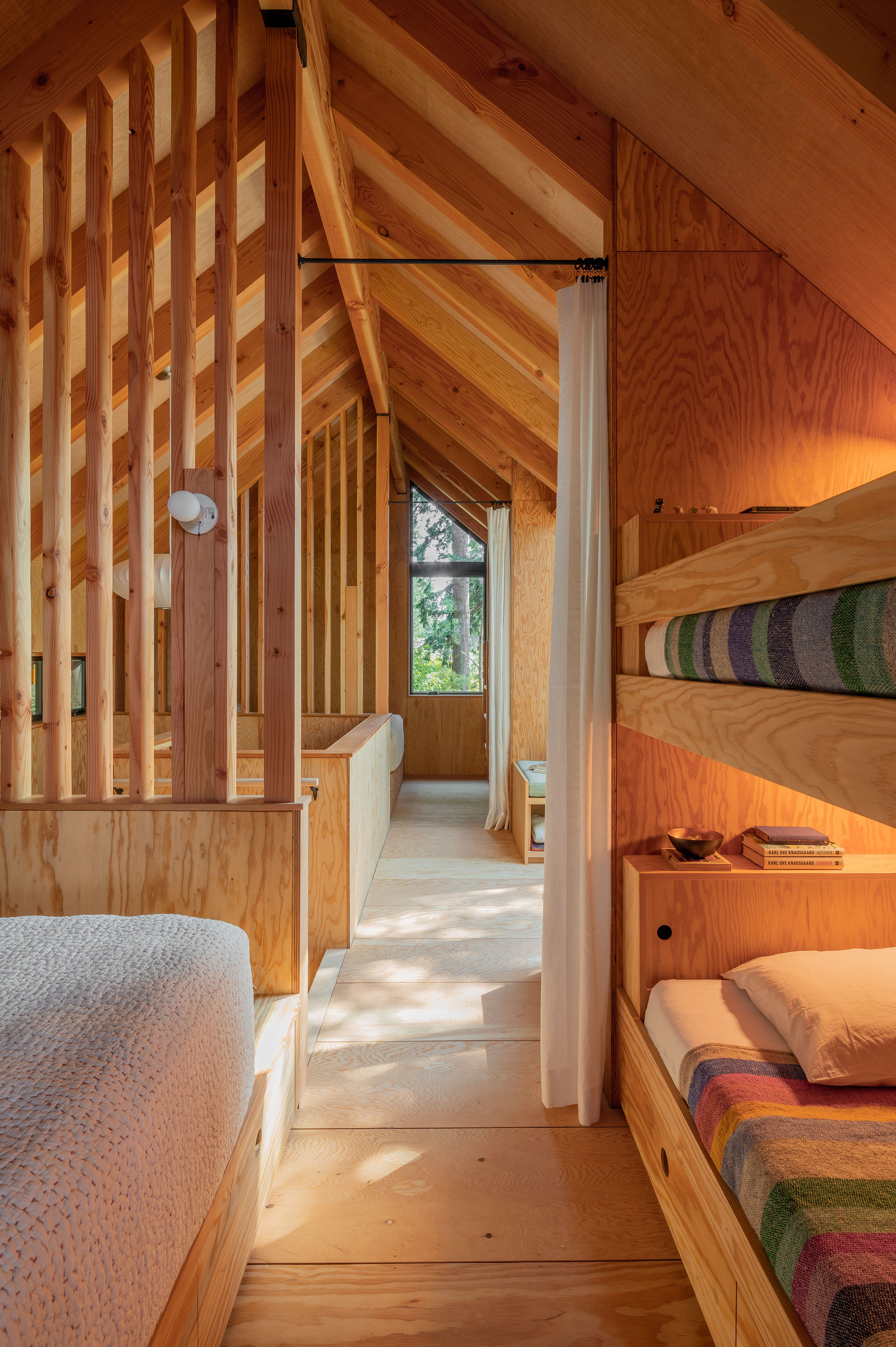 Gallery of Guemes Island Bunkhouse / SHED Architecture & Design - 10