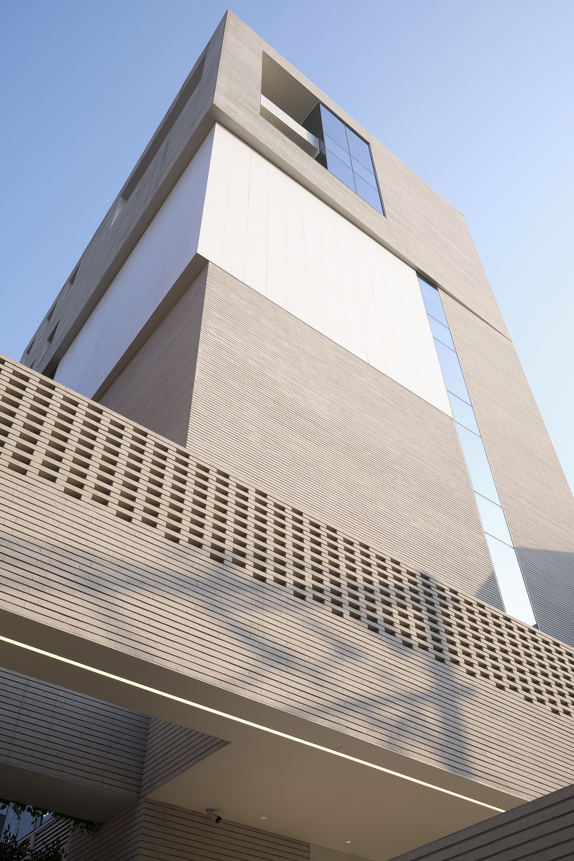 Gallery of Chai Communication Office Building / ARCHITECTS BAN + Fluxys ...