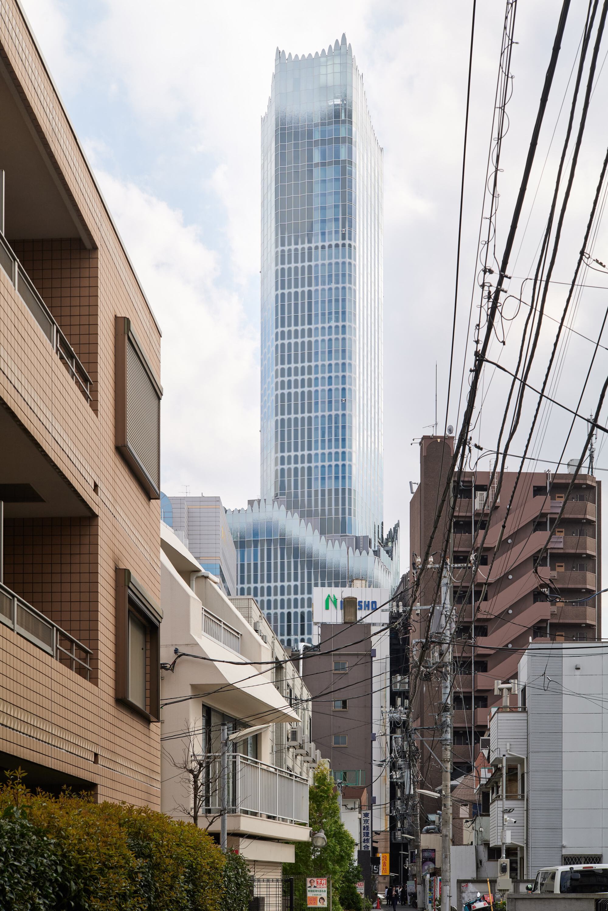 To Kyo Building Gallery of Tokyu Kabukicho Tower / Yuko Nagayama & Associates + KUME ...