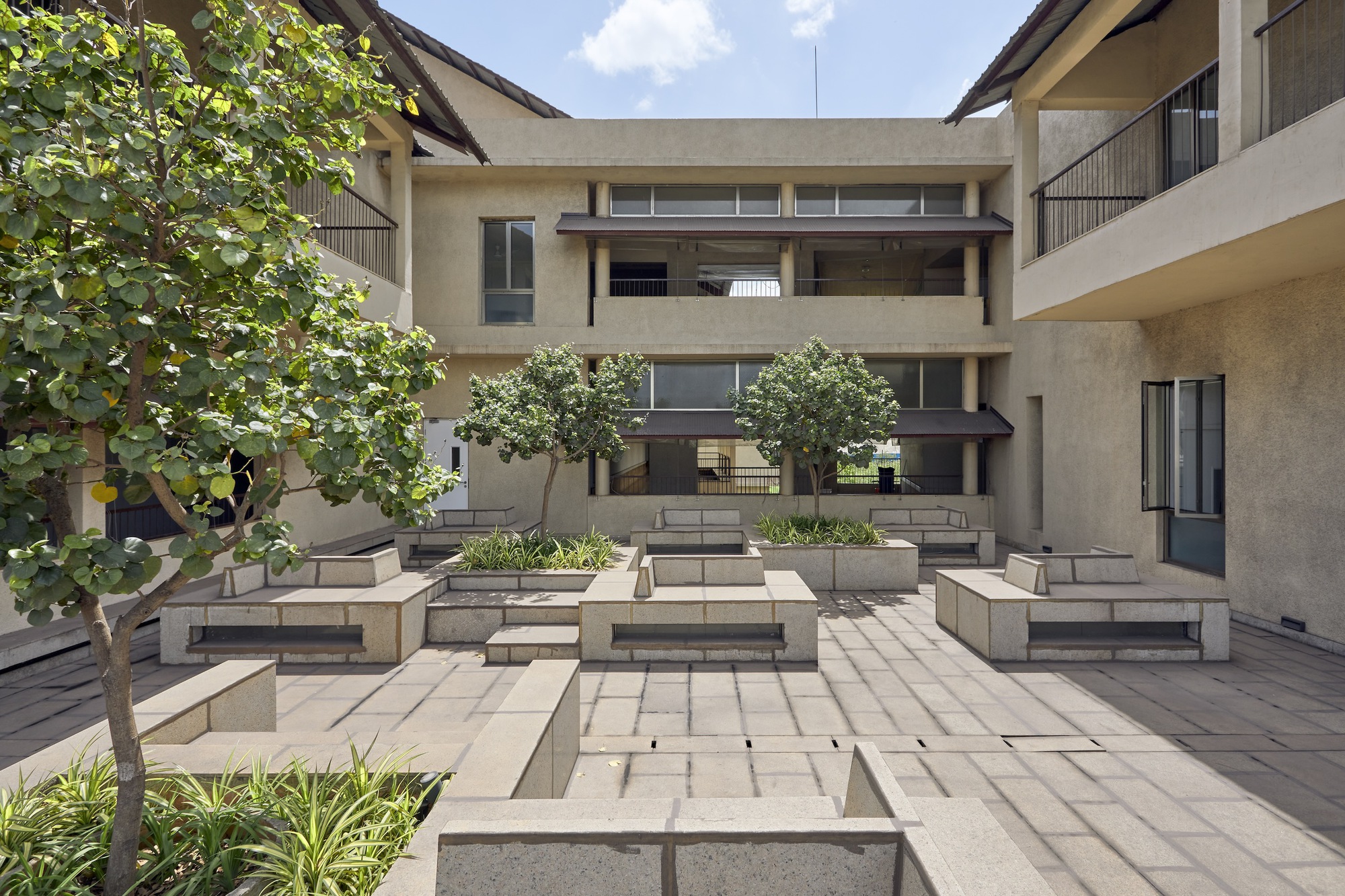 Gallery of JSW Sanjeevani Multispeciality Hospital / SJK Architects - 9