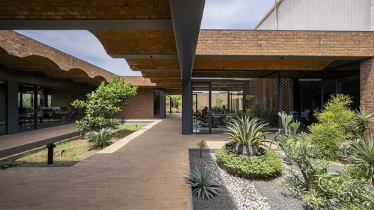 15 Edificios De Oficinas Con Espacios Verdes Para Mejorar El Bienestar 15 Edificios De Oficinas Con Espacios Verdes Para Mejorar El Bienestar
