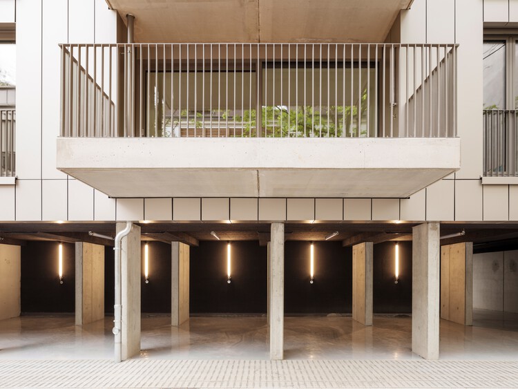 Kurti 50A Apartment Building / Aline Hielscher Architektur - More Images