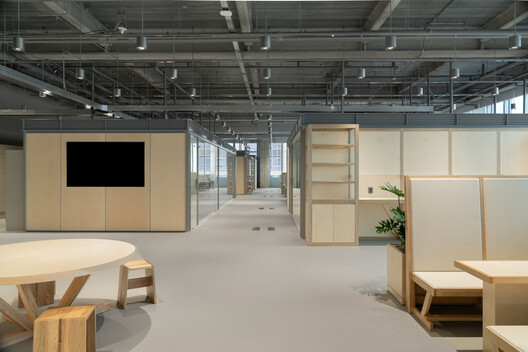 Genesis Headquarters Office / COM - Image 5 of 20