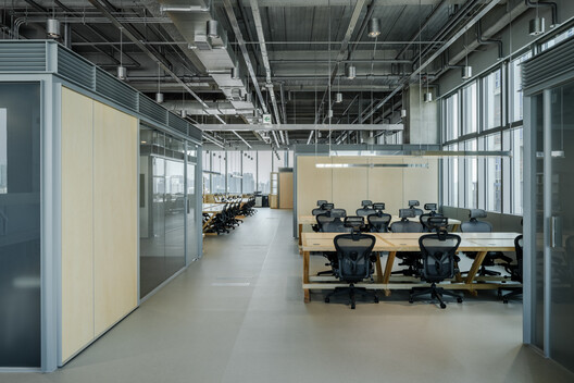 Genesis Headquarters Office / COM - Interior Photography, Table, Windows, Chair