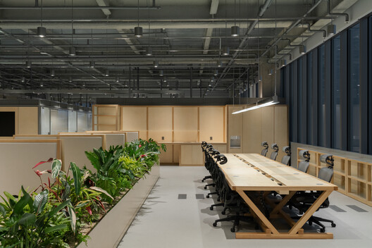 Genesis Headquarters Office / COM - Interior Photography, Table, Windows, Chair