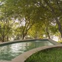 Waterside Courtyard Villa / Studio DesignSeed: Imagen 3 de 26