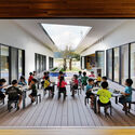 Jardín de infancia y guardería KFB / HIBINOSEKKEI + Youji no Shiro - Fotografía de interiores
