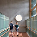 Escuela primaria Clifton Hill / Jackson Clements Burrows Architects: fotografía de interiores, escaleras, pasamanos