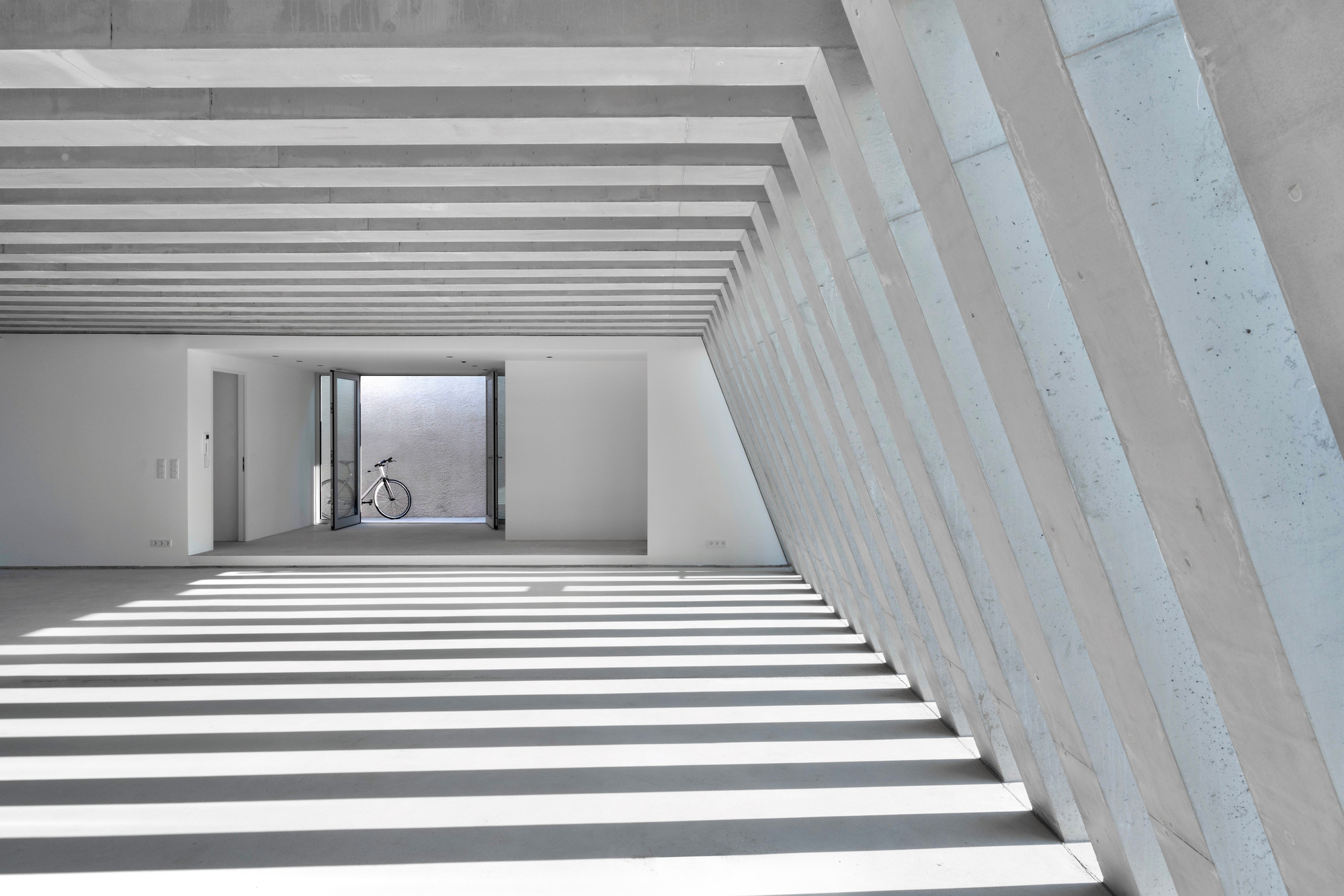 Gallery of Roof With 20 Concrete Ribs / Atelier Zafari - 2