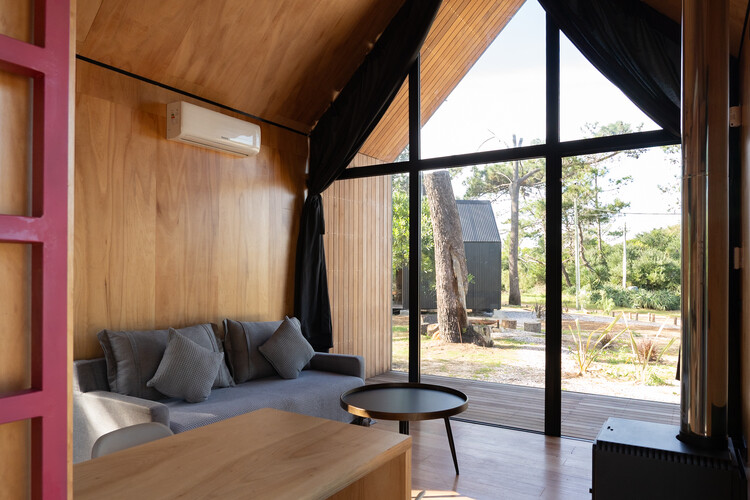 Refugio Pura Vida / Heron Estudio - Fotografía de Interiores, Sala, Ventanas