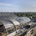 Heatherwick 在伦敦奥林匹亚更新中，安置褶皱玻璃天幕 - Image 1 of 4