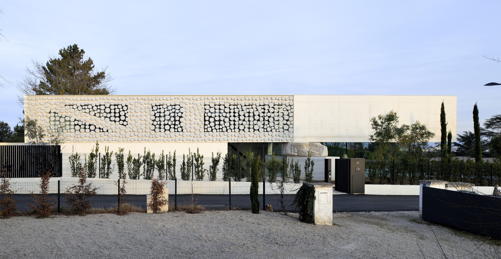 Moos De Hill House / AUM Pierre Minassian | ArchDaily