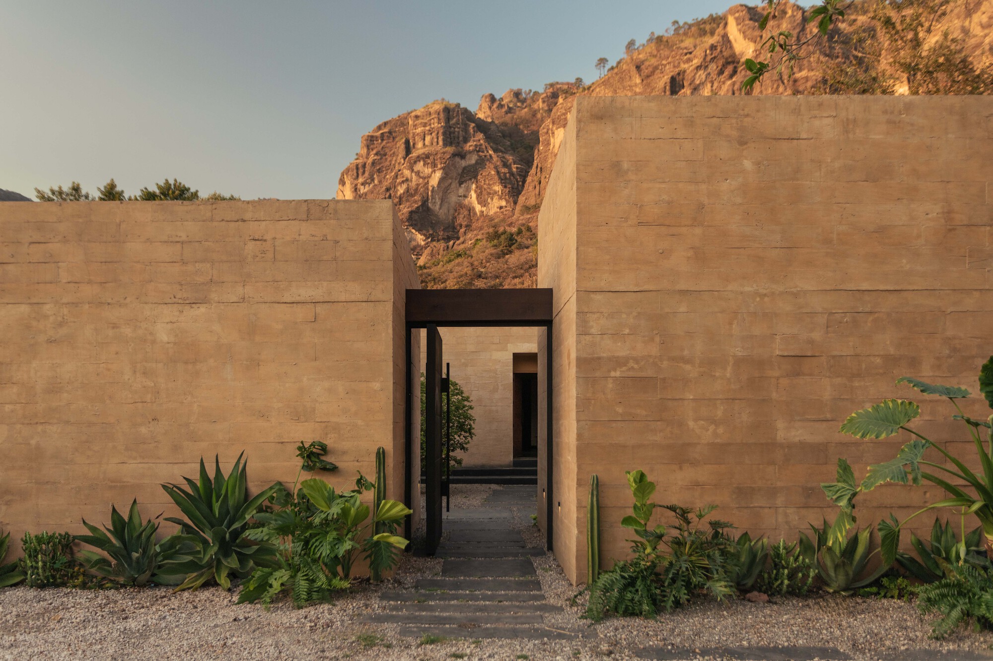 LL House / RA! | ArchDaily
