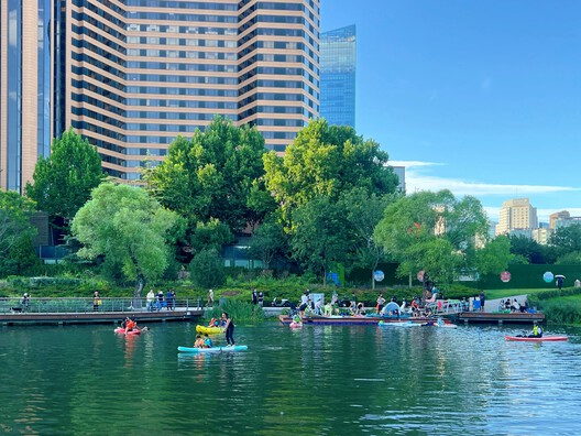 北京亮马河滨水景观廊道 / AECOM - 11 的图像 26