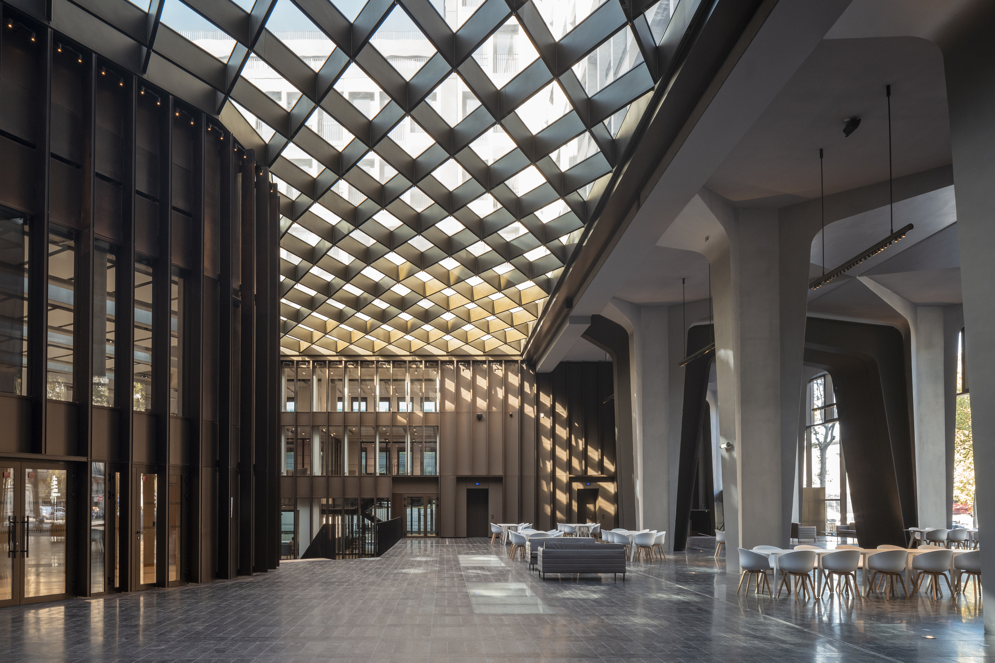 Grande Armee L1ve Office Building / Baumschlager Eberle Architekten