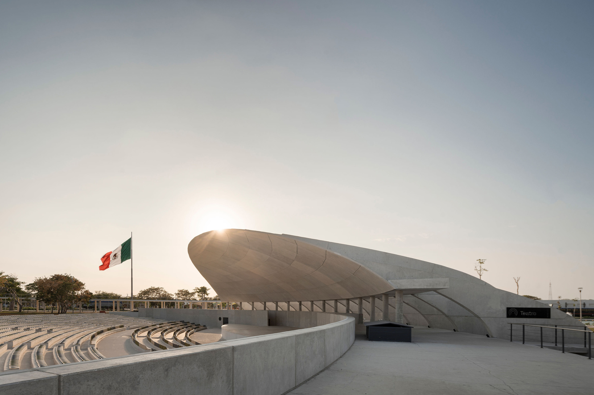 Galería de Gran parque La Plancha / Quesnel arquitectos + Muñoz ...