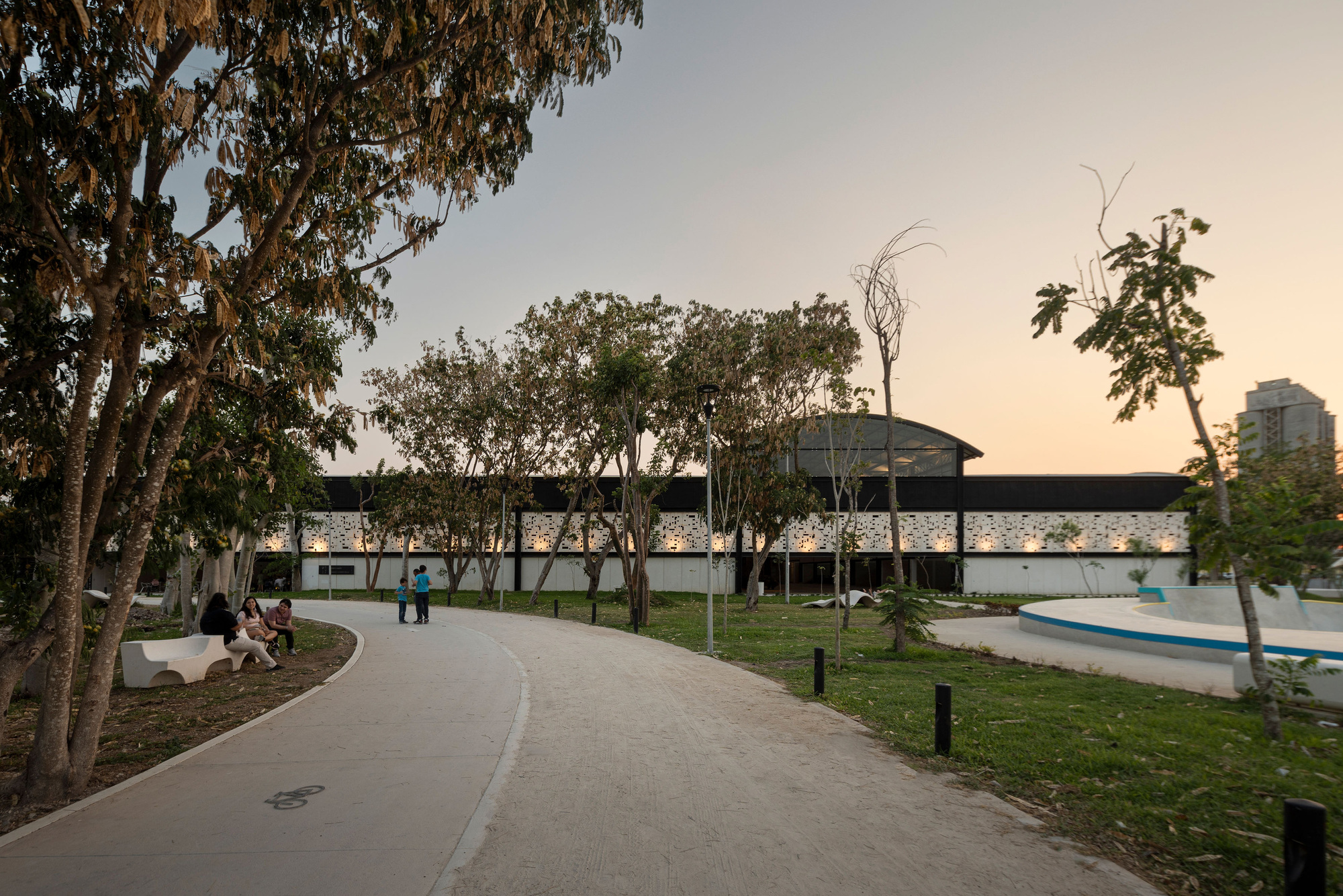 Gallery of El Gran La Plancha Park / Quesnel arquitectos + Muñoz ...