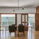 Casa Northgate Engawa / Arce - fotografía de interiores, comedor, ventanas, sillas