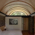 Las Pajareras Lodges / Ignacio Muñoz + Javier Mera Luna - Fotografía de interiores, dormitorios, arcos