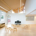 Komaoka Genkids Kindergarten/Tomoyuki Kurokawa Architects - fotografía de interiores, ventanas, mesas, sillas